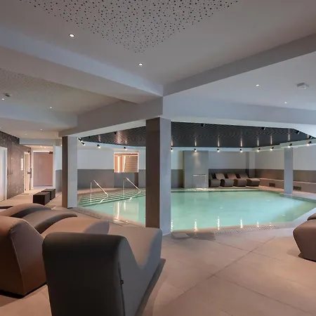 Royal Village Отель 4*